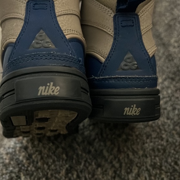 Nike boys snow boots size 12c. Preloved! - Picture 4 of 7